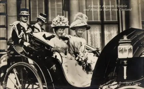 Ak Kaiserin Auguste Viktoria und Königin Mary von England, Kutsche