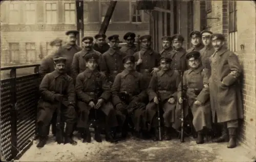 Foto Ak Deutsche Soldaten in Uniformen, Kaiserzeit, Gruppenfoto