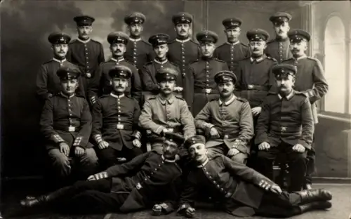 Foto Ak Deutsche Soldaten in Uniformen, Kaiserzeit, Gruppenfoto