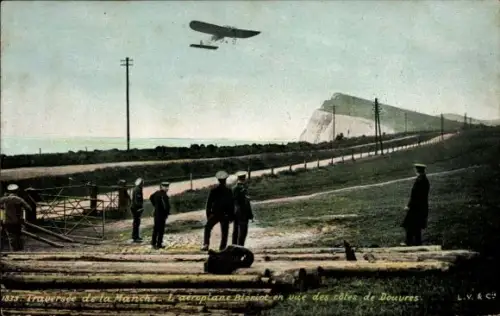 Ak Traversée de la Manche, L'Aéroplane Blériot en vue des côtes de Douvres