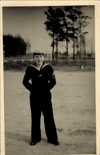 Foto Ak Deutscher Matrose in Uniform, Portrait