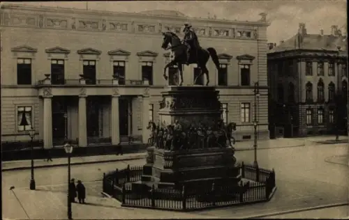 Ak Berlin Mitte, Palais Kaiser Wilhelm I., Denkmal Friedrich des Großen
