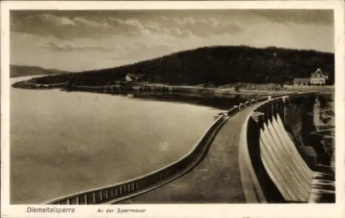 Ak Helminghausen Marsberg im Sauerland, Diemeltalsperre, an der Sperrmauer
