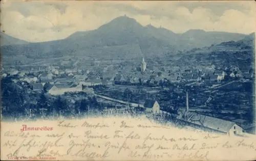 Ak Annweiler am Trifels Pfalz,  Ortsansicht, Kirche mit Turm, Berg im Hintergrund, Fabrikschornst
