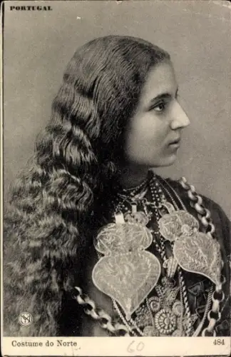 Ak Frau in Portugiesischer Tracht, Costume do Norte