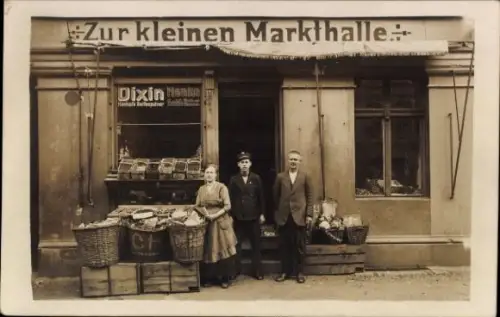 Foto Ak Berlin Kreuzberg, Geschäft Zur kleinen Markthalle, Liegnitzer Str., Reklame Dixin, Juli 1922