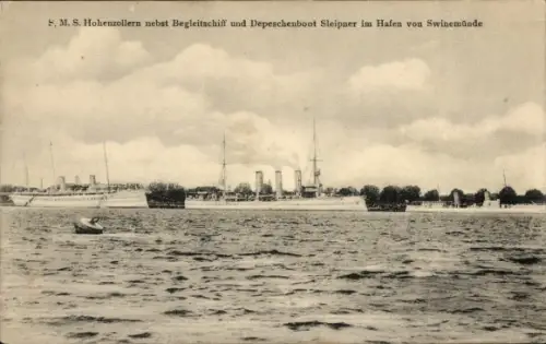 Ak S. M. S. Hohenzollern nebst Begleitschiff und Depeschenboot Sleipner, Swinemünde, Hafen