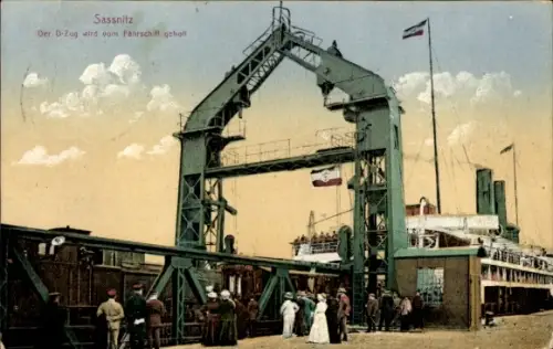 Ak Sassnitz auf der Insel Rügen, Der D Zug wird vom Fährschiff geholt, Trajektschiff, Eisenbahnfähre