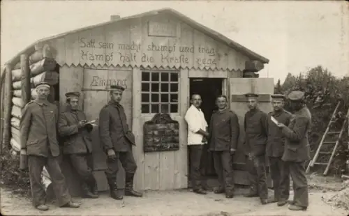 Foto Ak Deutsche Soldaten in Uniformen, Gebäude, Kaiserzeit