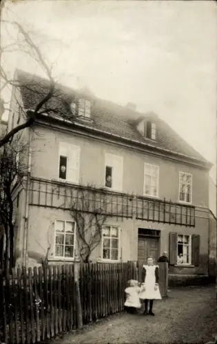 Foto Ak Ronneburg in Thüringen, Wohnhaus, Anwohner, Kinder