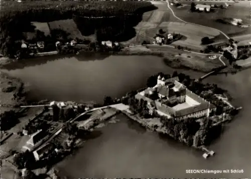 Ak Seeon Seebruck am Chiemsee Oberbayern, Fliegeraufnahme vom Schloss