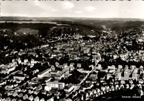 Ak Schwäbisch Gmünd im Remstal, Sankt Salvator, Luftaufnahme von  Stadtansicht, Landschaft im Hin