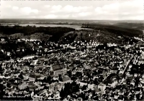 Ak Schwäbisch Gmünd im Remstal, Sankt Salvator, Luftaufnahme von  Stadtansicht, viele Häuser, Bäu