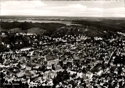 Ak Schwäbisch Gmünd im Remstal, Sankt Salvator, Luftaufnahme von  Stadtansicht, viele Häuser, Bäu