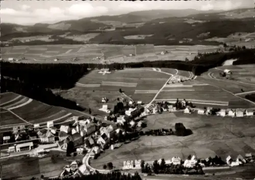 Ak Schönwald im Schwarzwald,  1000-1100 m ü. M., Luftaufnahme, Ortsansicht