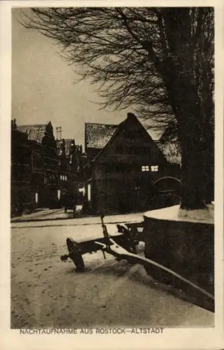 Ak Hansestadt Rostock, Altstadt, Straßenpartie, Nachtaufnahme