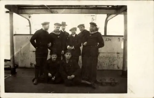Foto Ak Deutsche Marinesoldaten in Uniform, Kreuzer S.M.S. Rheinland, Kaiserliche Marine