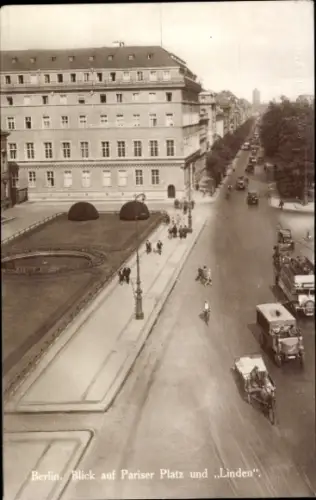 Ak Berlin, Pariser Platz und Unter den Linden, Bus, Transporter, Rathaus