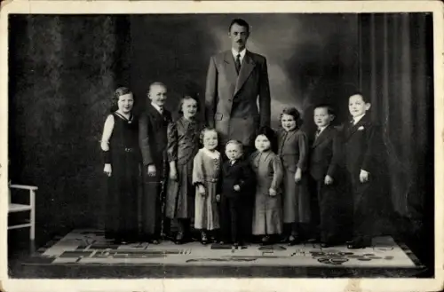 Ak H. Fr. Zimmermann's Liliput-Künstler-Truppe, Gruppenbild