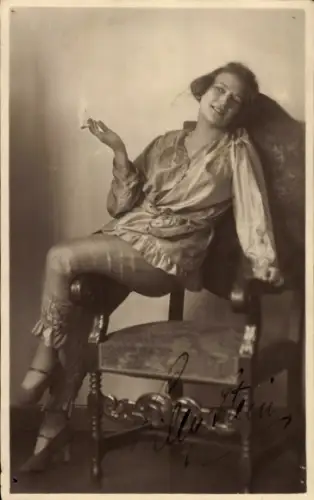 Foto Ak Opernsängerin Lilly Stein, Portrait mit Zigarette, Autogramm