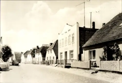 Ak Breege auf Rügen, Dorfstraße