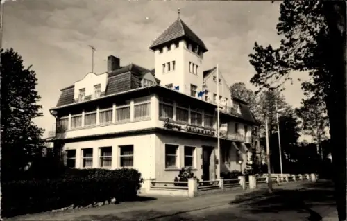 Ak Ostseebad Kühlungsborn,  Foto Dittmann, Reg.-Nr. II/15/84, Haus mit Turm