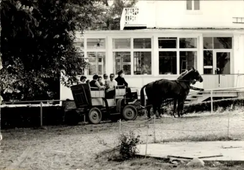 Ak Ostseebad Kühlungsborn, DMR Haus zur Kühlung, Pferdekutsche