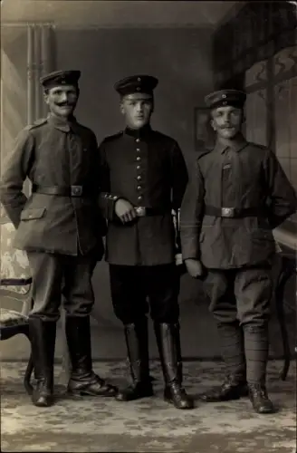 Foto Ak Deutsche Soldaten in Uniform, Portrait