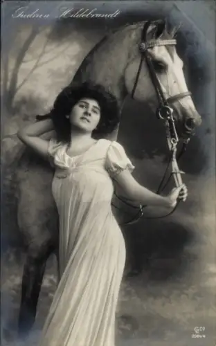 Ak Schauspielerin Gudrun Hildebrandt, Pferd