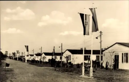 Ak Glowe auf Rügen,  Kinderferienlager 'Hans Beimler', VEB Chem. Werke Buna, Reihenbungalows, Fla