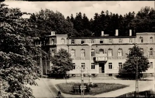 Ak Schöneck im Vogtland, Hotel Schönecker Hof,  Vorplatz