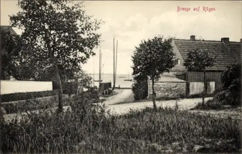 Ak Breege Insel Rügen, Blick von einer Wiese auf die See, Wohnhaus