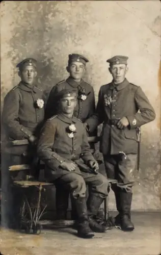 Foto Ak Deutsche Soldaten in Uniform, Portrait