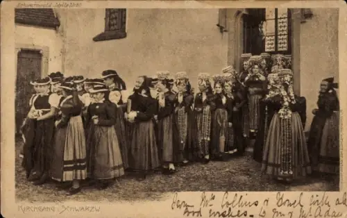 Ak Schwarzwald, Kirchgang, Volkstracht