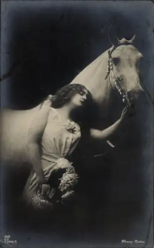 Ak Frau mit Pferd, Portrait