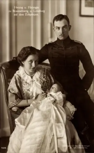 Ak Herzog Ernst August zu Braunschweig und Lüneburg, Herzogin Viktoria Luise, Erbprinz Ernst August