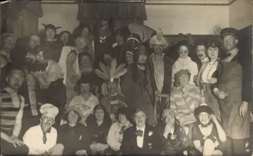 Foto Ak Kostümfest am 21. Januar 1925, Menschengruppe