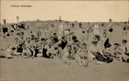 Ak Berlin Zehlendorf Wannsee, Freibad, Strandleben, Gruppenportrait