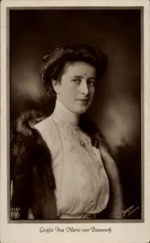 Ak Gräfin Ina von Bassewitz, von Ruppin, Ehefrau von Oskar Prinz von Preußen, NPG 4785