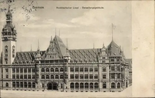 Ak Hansestadt Bremen, Großes Verwaltungsgebäude mit hohem Turm, zentralem Torbogen, Reihen von Fe