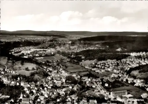 Ak Mergelstetten Heidenheim an der Brenz, Luftaufnahme von  Landschaft, Häuser, Bäume