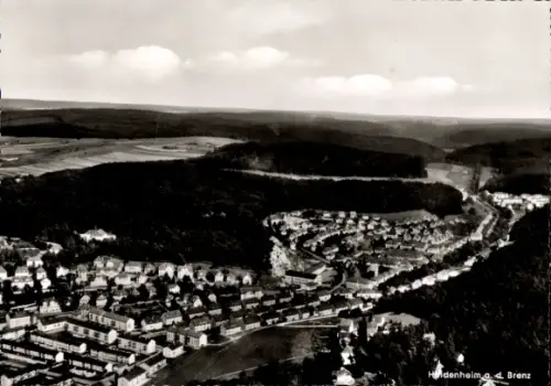 Ak Heidenheim an der Brenz Württemberg, Luftaufnahme von  Wohngebäude, Wald, Landschaft