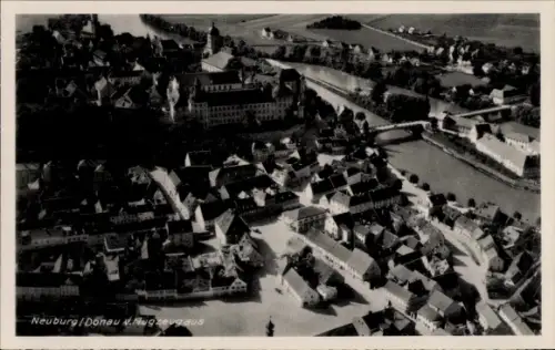 Ak Neuburg an der Donau Oberbayern, Neuburg/Donau, Donau, Luftaufnahme