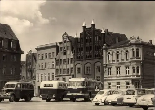 Ak Stralsund am Strelasund, Parkplatz am Altmarkt, 1964
