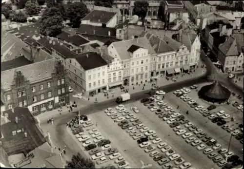 Ak Stralsund in Vorpommern, Blick von der Sankt Marienkirche auf den Leninplatz