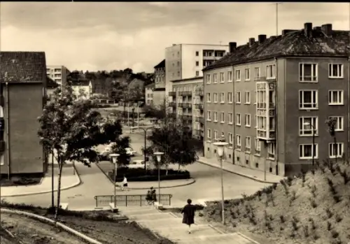 Ak Nordhausen am Harz, Nordhausen, Am Petersberg, Wohnblocks, Treppe, Straßenkreuzung
