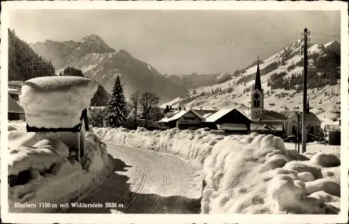 Ak Riezlern Mittelberg Vorarlberg, Ortspartie, Widderstein, Kirche
