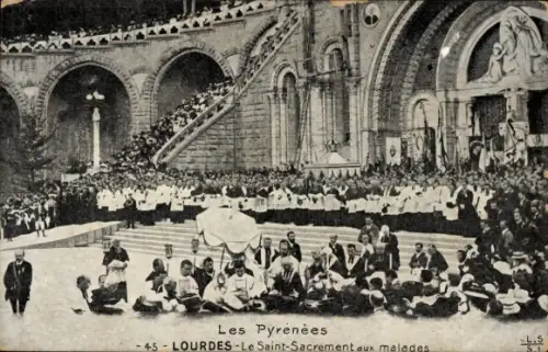 Ak Lourdes Hautes Pyrénées, Pyrenäen,  Allerheiligstes bei den Kranken