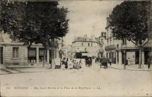 Ak Soissons Aisne,  Rue Saint-Martin, Place de la République