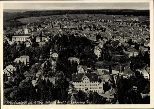 Ak Freudenstadt im Schwarzwald, Freudenstadt i. Wttbg., Schwarzwald, Luftaufnahme (aus Flugzeug)